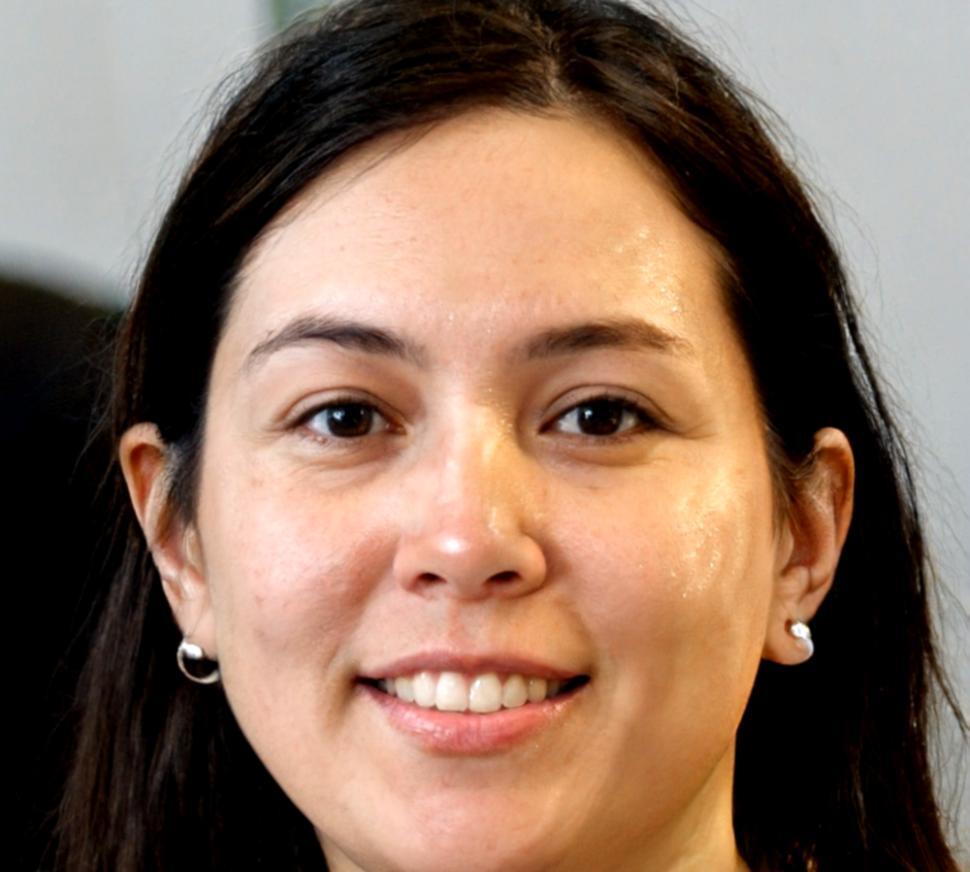 Portrait de Camille Dubois, experte en planification budgétaire